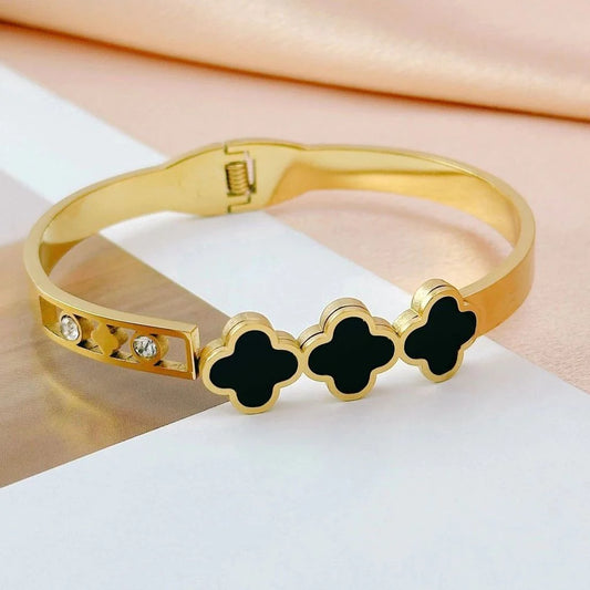 Triplet Black Clover Luxury Bangle
