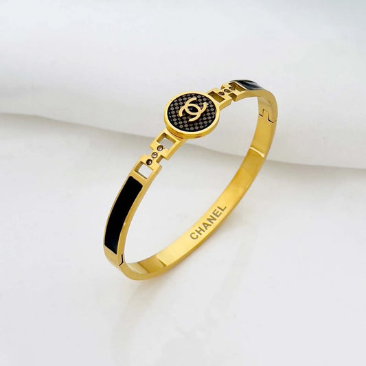 Iconic luxury Bangle