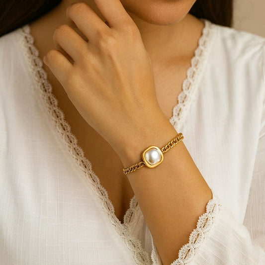 Vintage White Pearl Golden bracelet