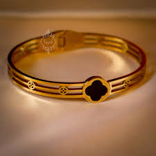 Three Lines Clover Bangle