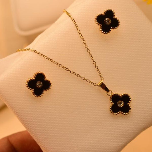Sparkle of Love Clover Necklace Set