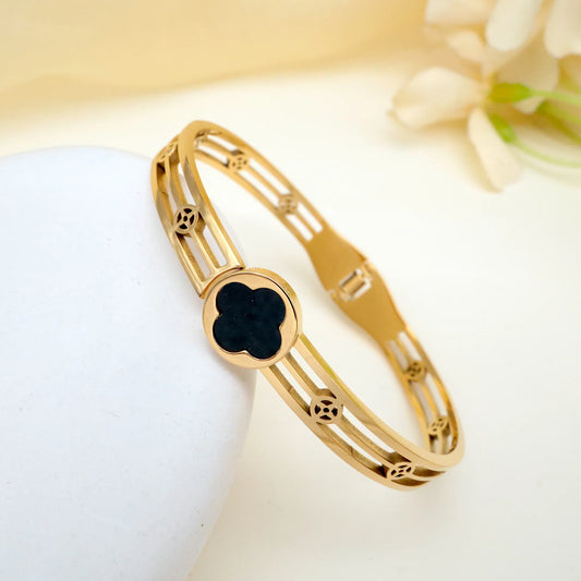 Three Lines Clover Bangle